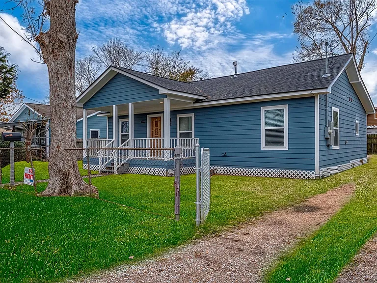 6322 Victoria St — Photo 2