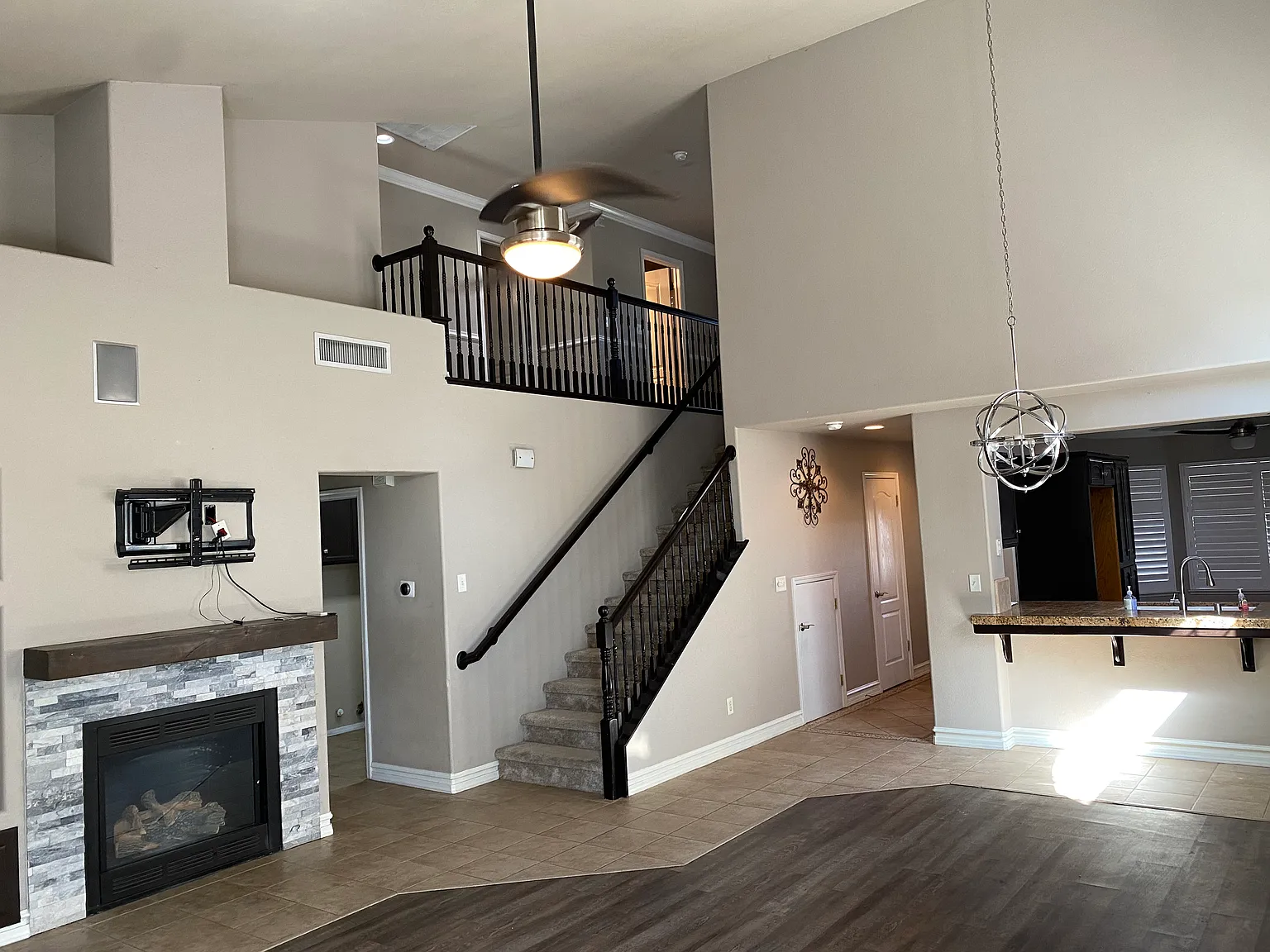 3 bed, 1872 sqft, $2,500 — Photo 3