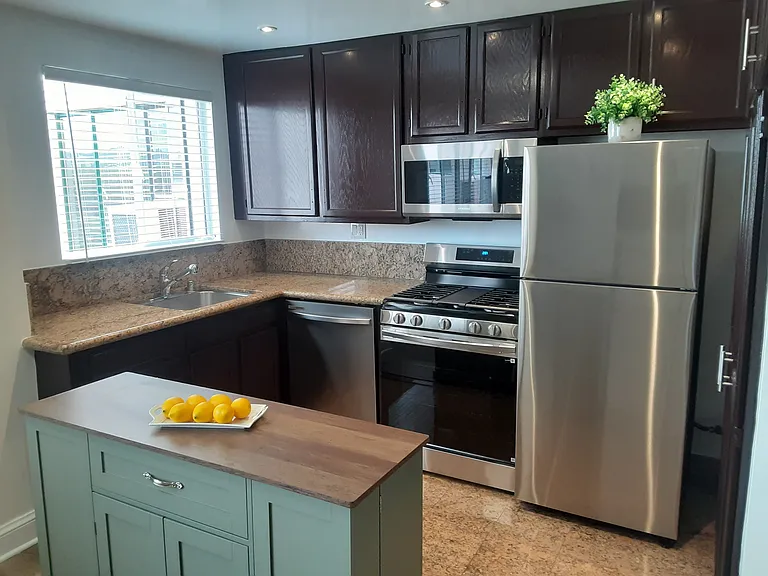 502 Open Kitchen w/all new Samsung appliances and a chef's Isand for those who love to cook. Ask about M/I special!