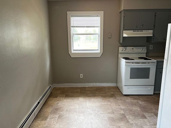 3rd image of 917 19th St S APT 3