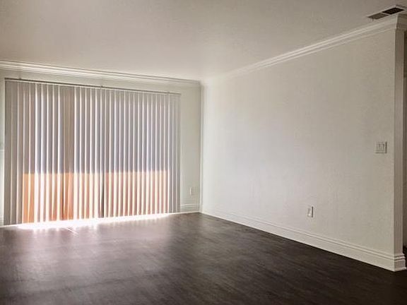4th image of 16377 Lakeshore Dr Unit 5D