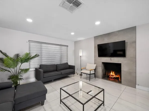 3618 Redwood St, Las Vegas, NV 89103