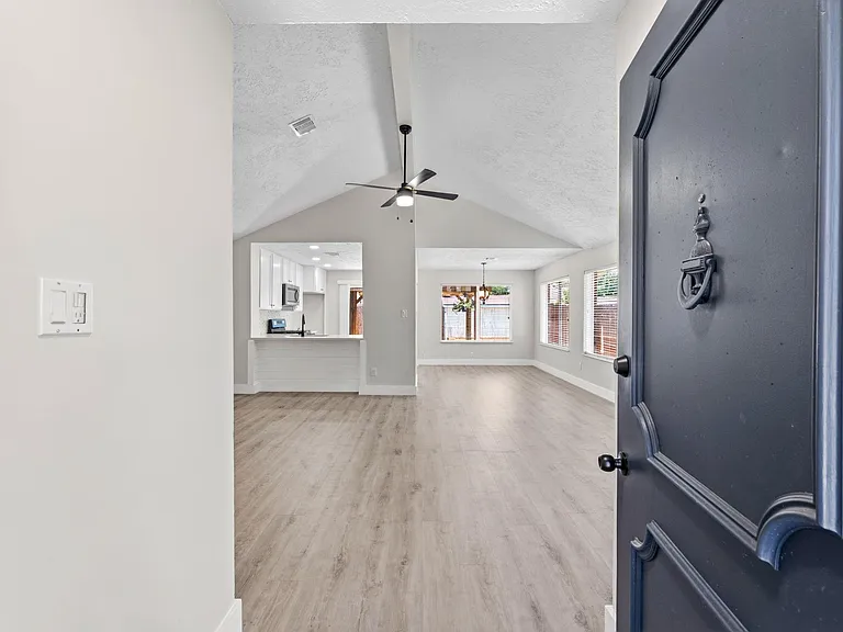 3535 Nutwood Ln — Photo 4