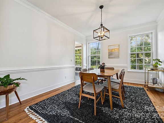 5th image of 4033 Bamborough Dr