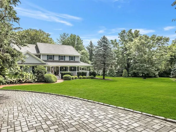 8 Schubert Court, South Huntington, NY 11746