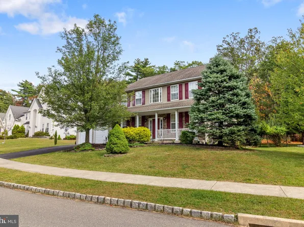 106 Daffodil Dr, East Stroudsburg, PA 18301