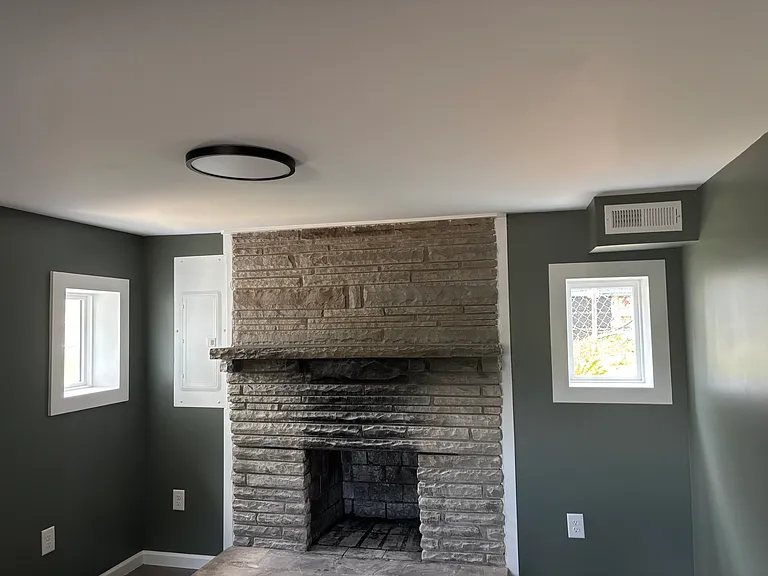 1463 E State St — Photo 8