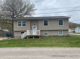 211 Lily Ave, Carbon Cliff, IL 61239