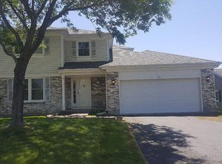 1393 Parkridge Ct, Crystal Lake, IL 60014