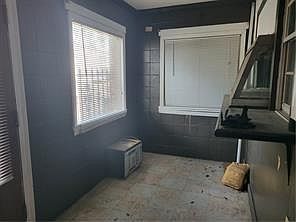5th image of 2404 Simon Bolivar Ave