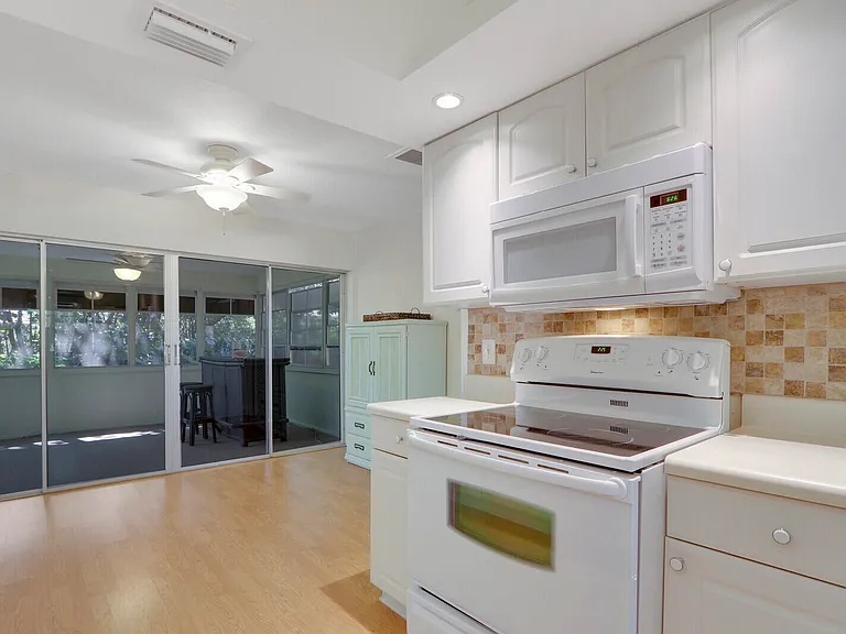 8574 SE Seagrape Way — Photo 18