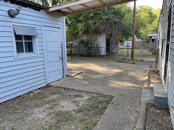 3rd image of 3611 Vernon Ave