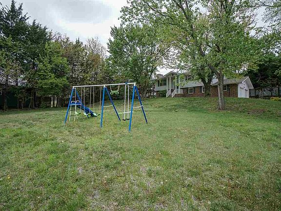 3rd image of 1504 Rockledge Ct