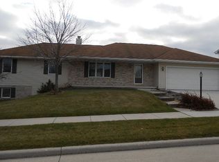 4911 Roneta Ln, Manitowoc, WI 54220