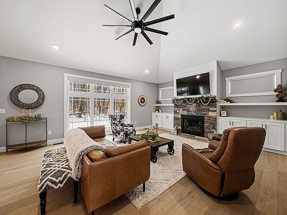 5th image of 54562 Columbia Bay Dr