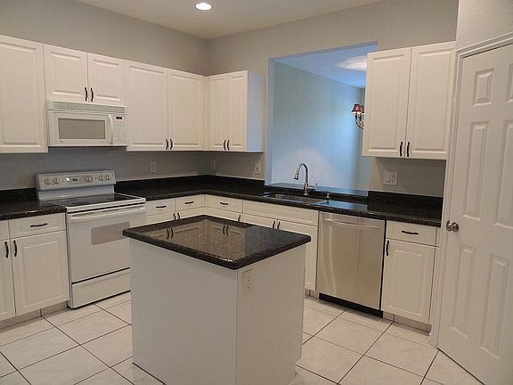 5th image of 885 Dogwood Dr