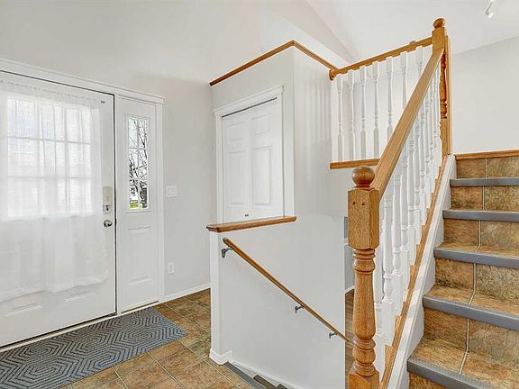 3rd image of 116 NE Pinnacle Blvd