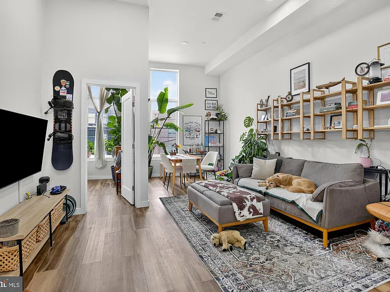 2045 Trenton Ave — Photo 7