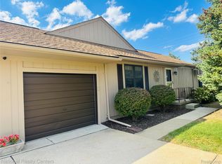 12421 Cambridge Blvd UNIT 4, South Lyon, MI 48178