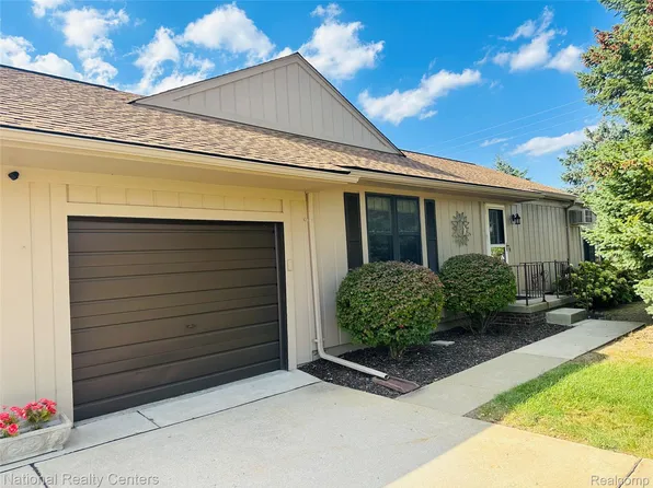 12421 Cambridge Blvd Unit 4, South Lyon, MI 48178
