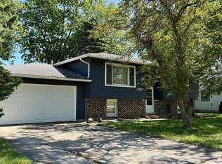 220 Meadow Ln, Lowell, IN