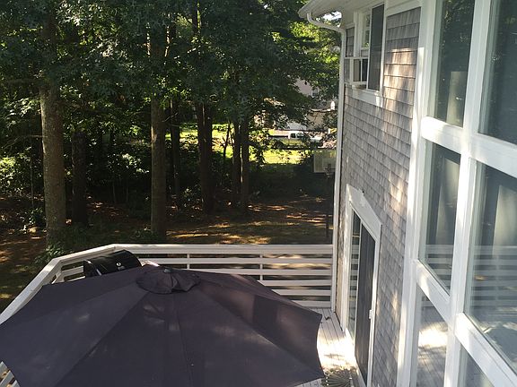 4th image of 251 Edgewater Dr