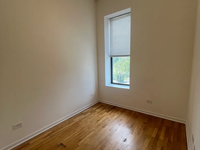 351 W Oak St #104 — Photo 17