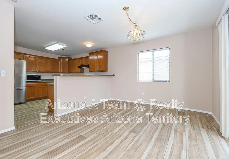 2416 W Chris Oliver Way — Photo 5