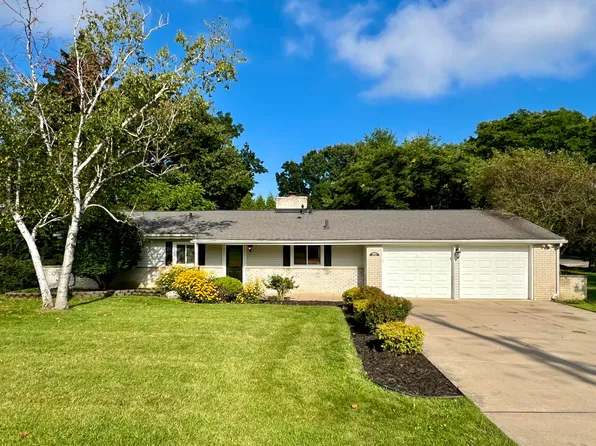 39100 Gary St, Clinton Township, MI 48036