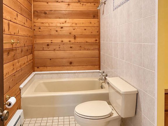 9th image of 6545 Roundhill Ct