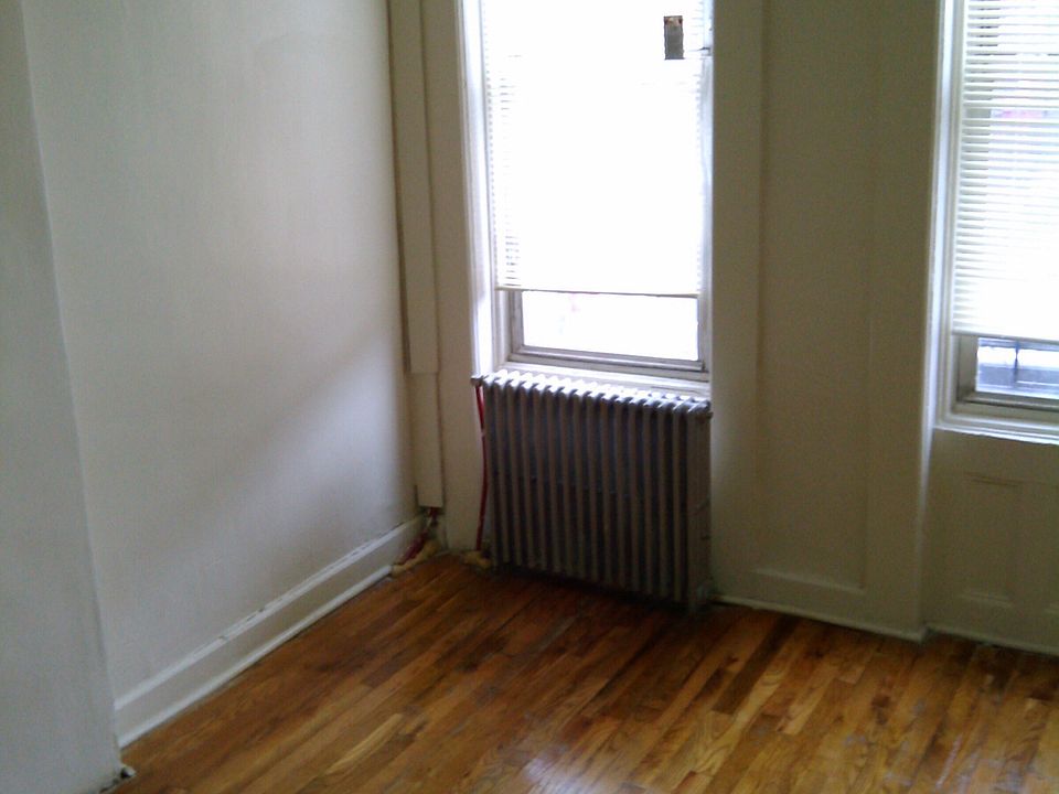 1st image of 523 Bainbridge St #1