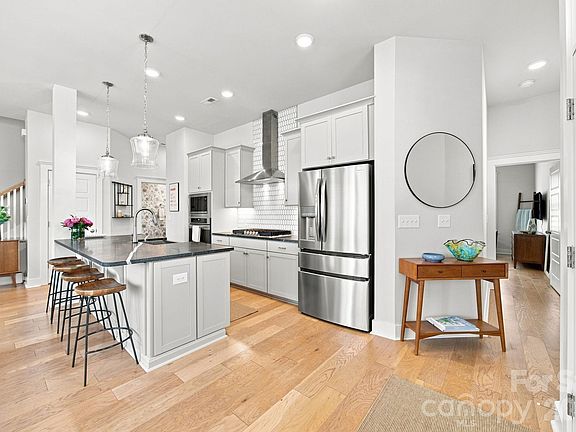 5th image of 8121 Houser St
