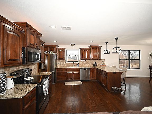 5th image of 18501 Rock Creek Dr