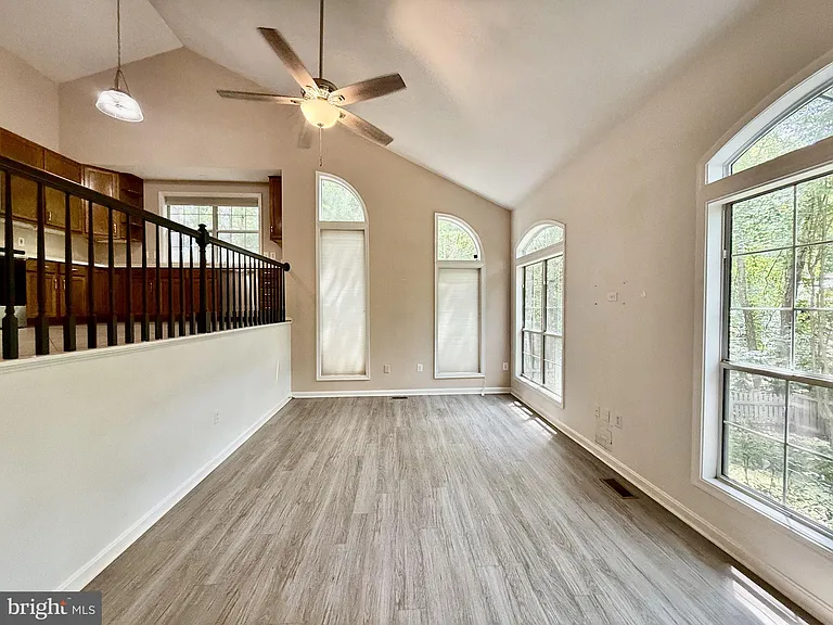 70 Dorothy Ln — Photo 3