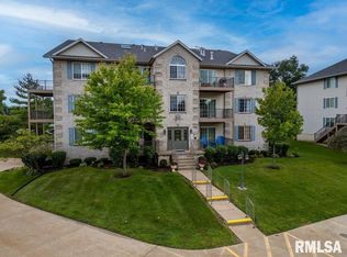 3208 Holiday Ct, Bettendorf, IA 52722