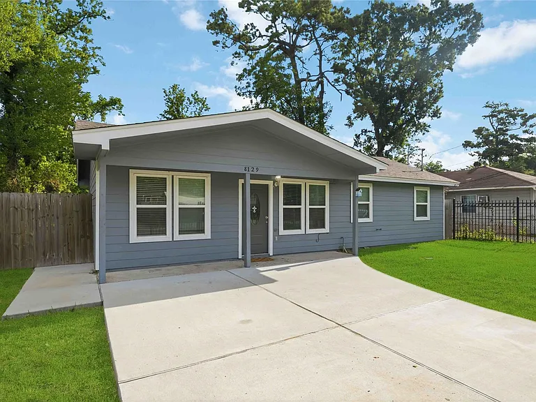 8129 Linda Vista Rd — Photo 3