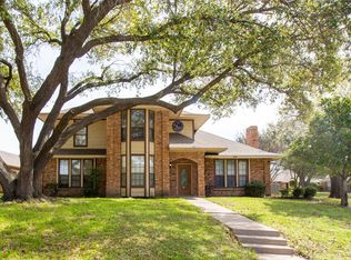 1602 Camelot Ln, Rowlett, TX