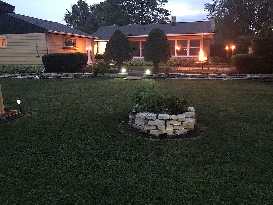 2nd image of 2902 Greentree Ln