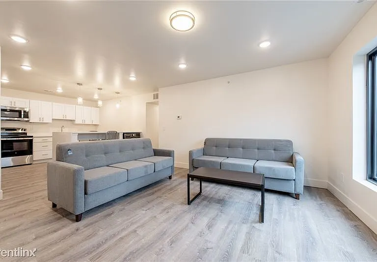 911 S Main St #201 — Photo 8
