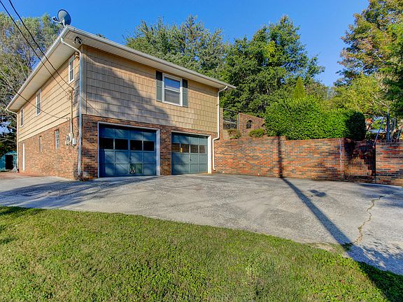 2nd image of 102 Westoak Dr