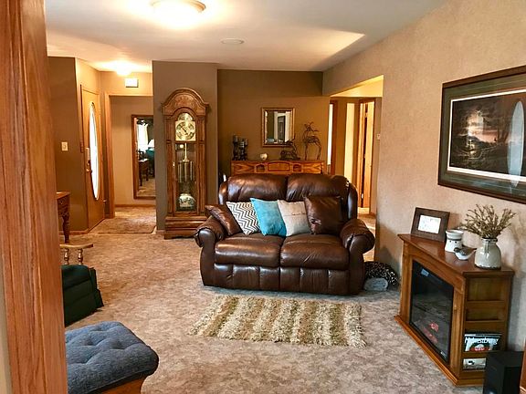 4th image of 32 Westwood Ct