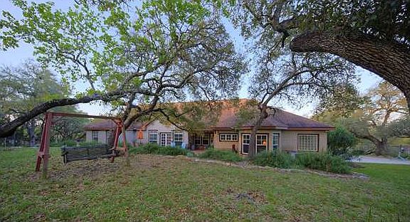 3rd image of 112 Oak Meadow Ln