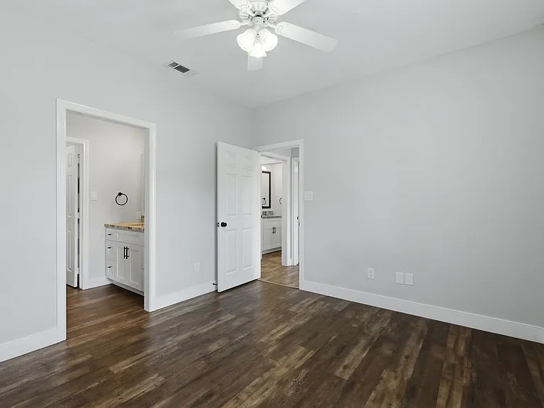 239 Navarro Dr — Photo 13