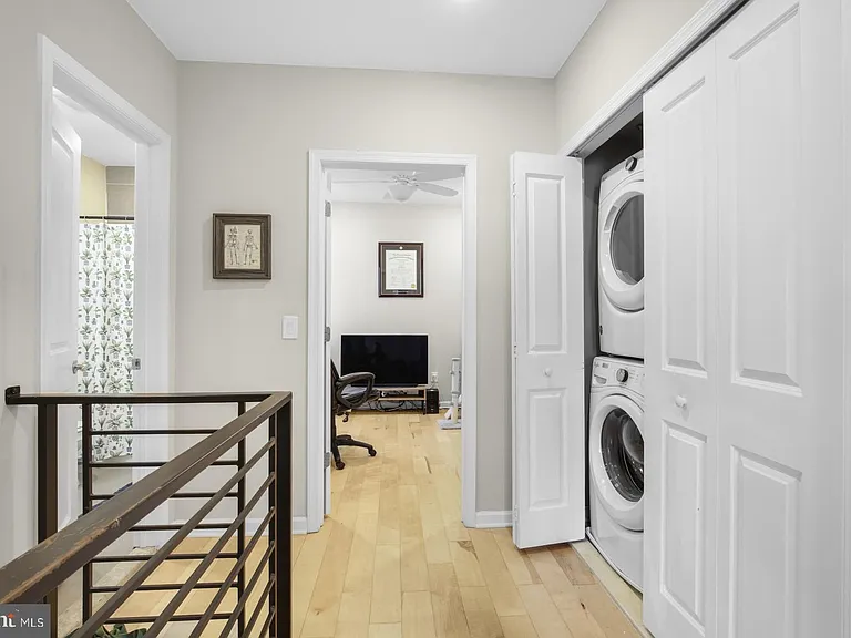 1431 Poplar St #D — Photo 8