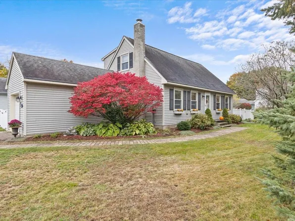 16 Evergreen Circle, Colchester, VT 05446