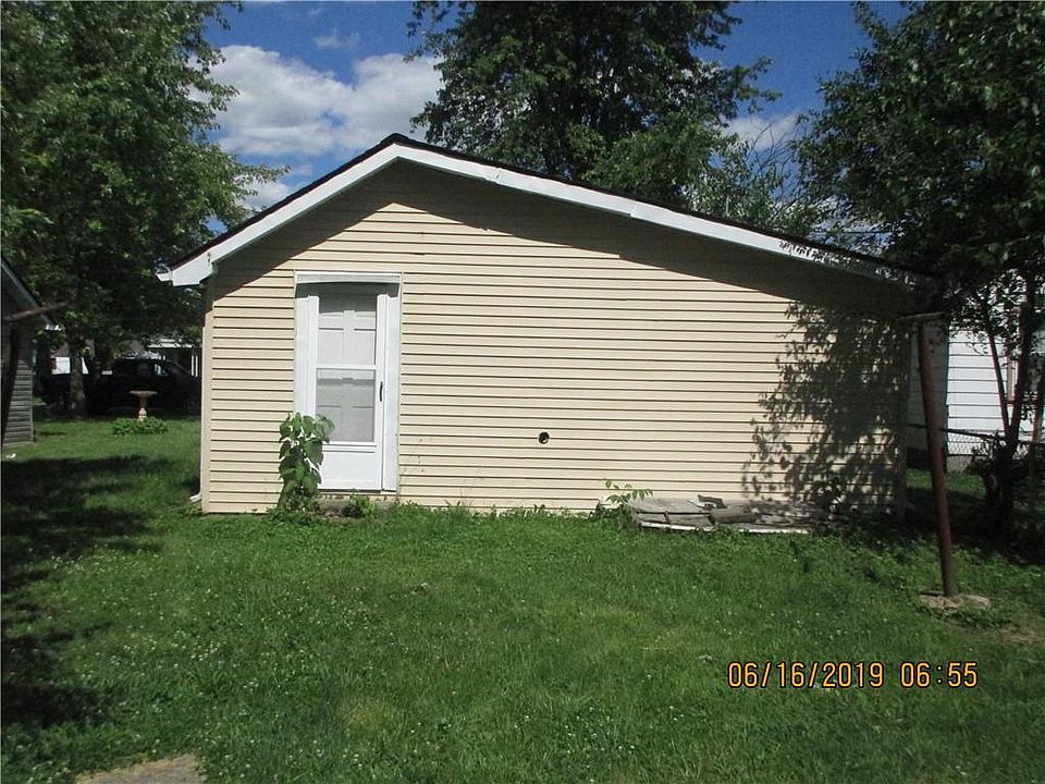 2nd image of 152 N Ross St