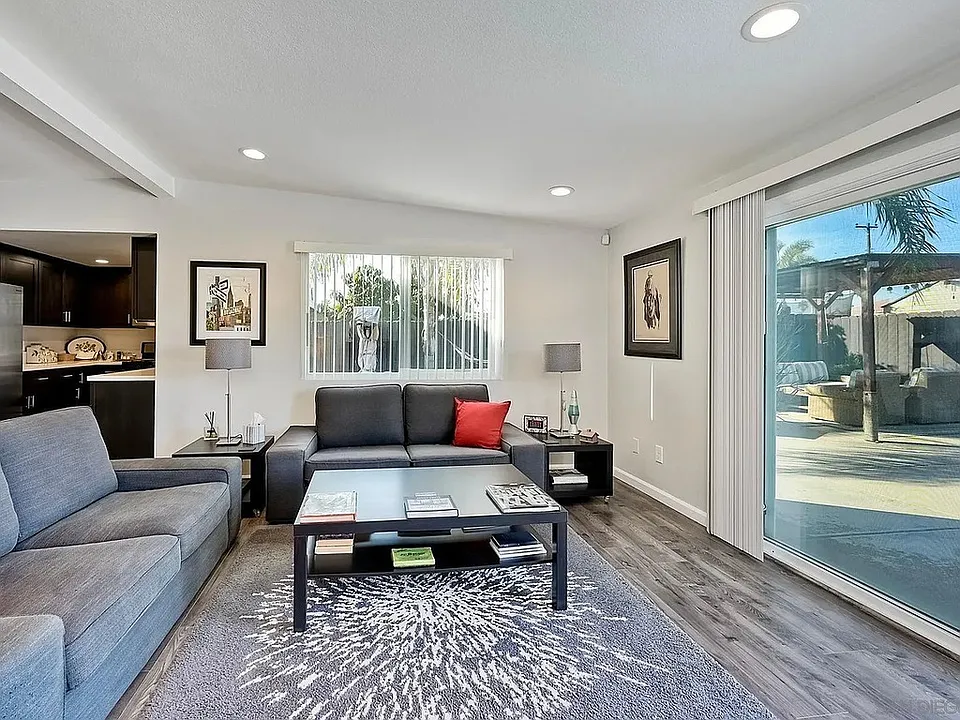 1122 Iris Ave