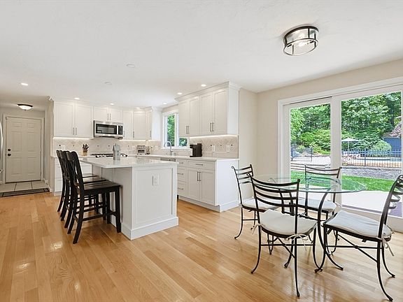 3rd image of 27 Heritage Ave