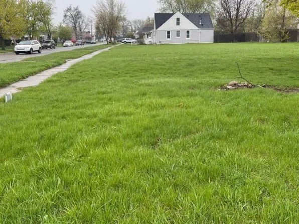 25185 Lawn St, Roseville, MI 48066