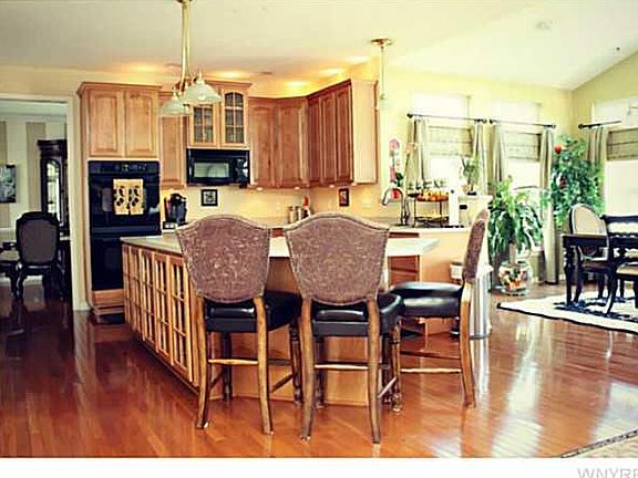 4th image of 96 Graystone Ln